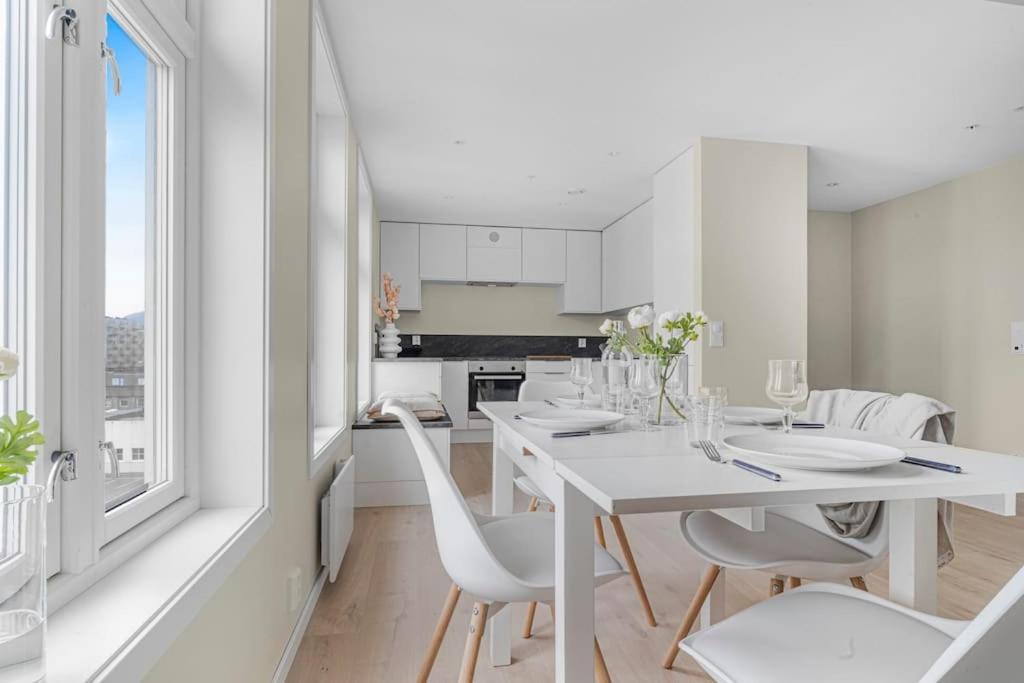 New! Huge Modern Apartment! Fit For Two Families! Μπέργκεν Εξωτερικό φωτογραφία