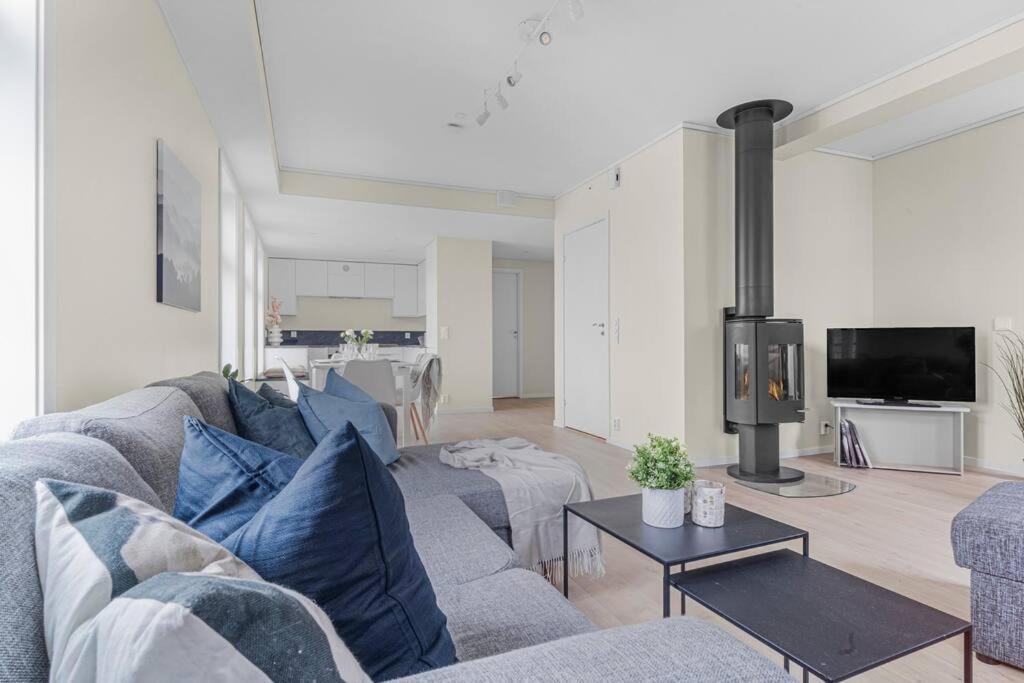 New! Huge Modern Apartment! Fit For Two Families! Μπέργκεν Εξωτερικό φωτογραφία