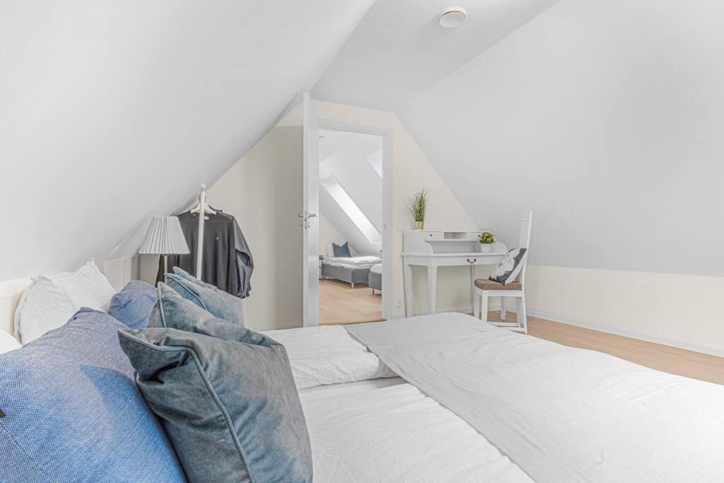 New! Huge Modern Apartment! Fit For Two Families! Μπέργκεν Εξωτερικό φωτογραφία