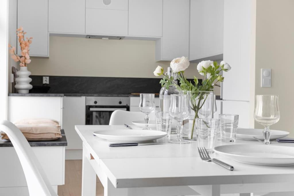 New! Huge Modern Apartment! Fit For Two Families! Μπέργκεν Εξωτερικό φωτογραφία